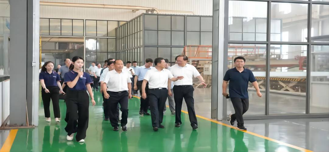 省人大常委會(huì)副主任、黨組書記楊東奇到新港集團(tuán)走訪調(diào)研，點(diǎn)贊新港仿生膠技術(shù)創(chuàng)新